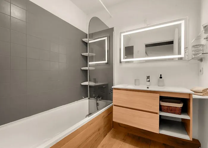 Le Gloria - T3 Climatisé Avec Parking à Appartement *